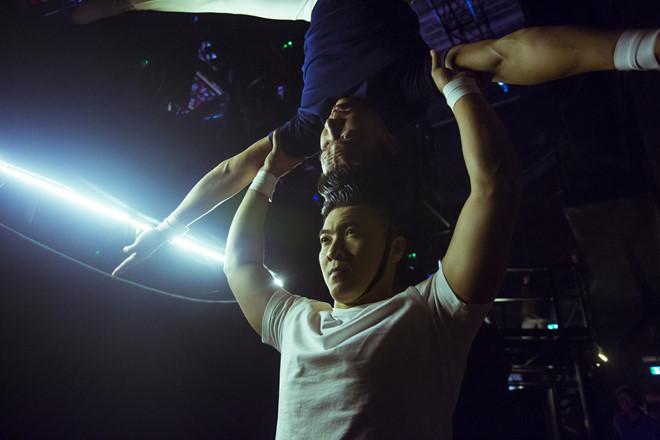 Quốc Cơ, Quốc Nghiệp lập kỷ lục Guinness bịt mắt, chồng đầu tại Italy-2