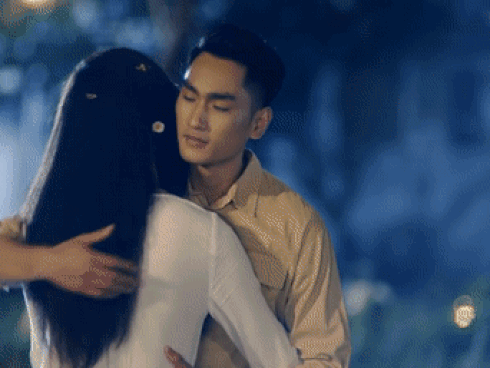 Không yếu đuối như Hương Giang, BB Trần vác súng máy bắn người yêu và cô bạn thân giật bồ