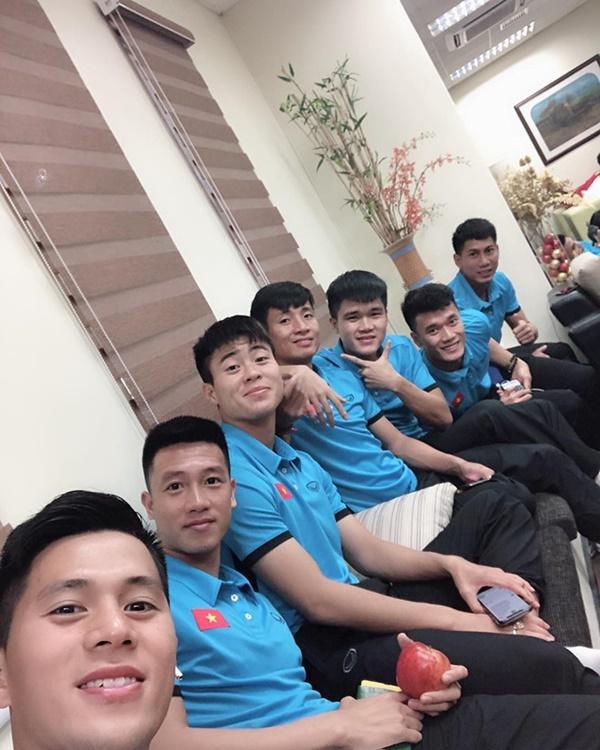 Loạt ảnh tình như bình của bộ đôi hậu vệ Tiến Dũng - Đình Trọng-3