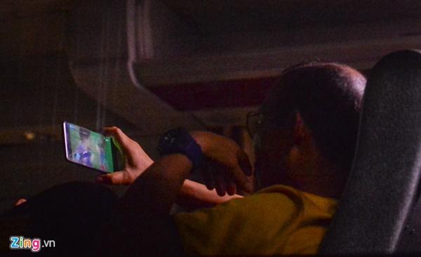 Thầy trò HLV Park Hang-seo xem trận Thái Lan và Malaysia ngay trên ôtô-1