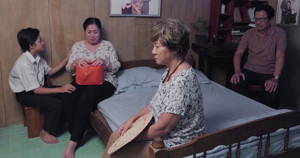 Gạo nếp gạo tẻ tập 93: Sau biết bao lần tạo nghiệp, Hân đã cúi mình nói lời xin lỗi Hương-1