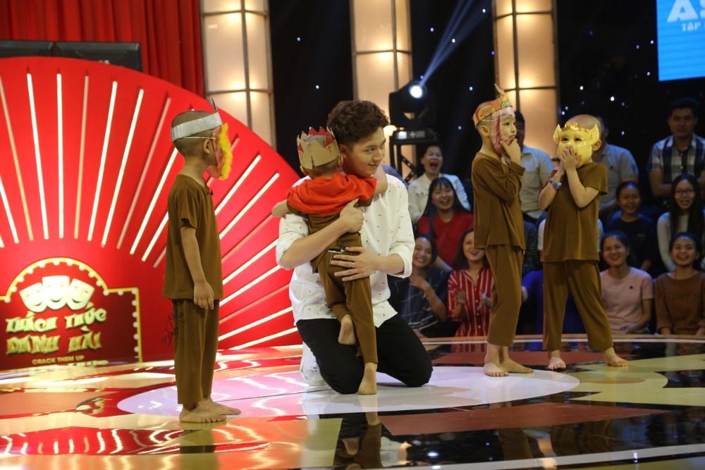 5 chú tiểu được giải 100 triệu vẫn không biết mình chiến thắng ở Thách thức danh hài-4