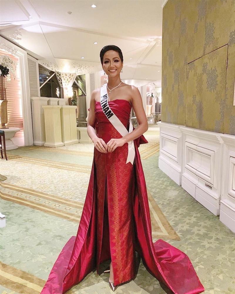 Xem HHen Niê trình diễn thời trang tại Miss Universe 2018, fan Việt chỉ còn biết thốt lên: Quá xuất sắc-1