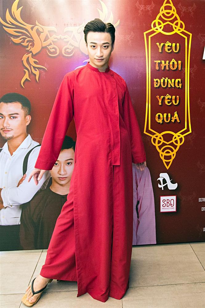 Mai Ngô té sấp mặt vì tạo dáng chụp ảnh khi đến chúc mừng Adam Lâm ra mắt MV cổ trang-1