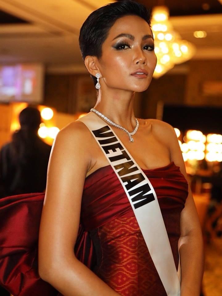 Xem HHen Niê trình diễn thời trang tại Miss Universe 2018, fan Việt chỉ còn biết thốt lên: Quá xuất sắc-9