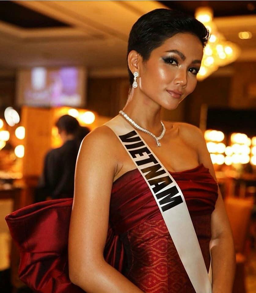 Xem HHen Niê trình diễn thời trang tại Miss Universe 2018, fan Việt chỉ còn biết thốt lên: Quá xuất sắc-10