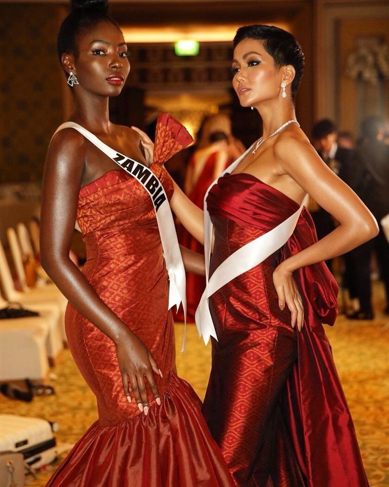 Xem HHen Niê trình diễn thời trang tại Miss Universe 2018, fan Việt chỉ còn biết thốt lên: Quá xuất sắc-12