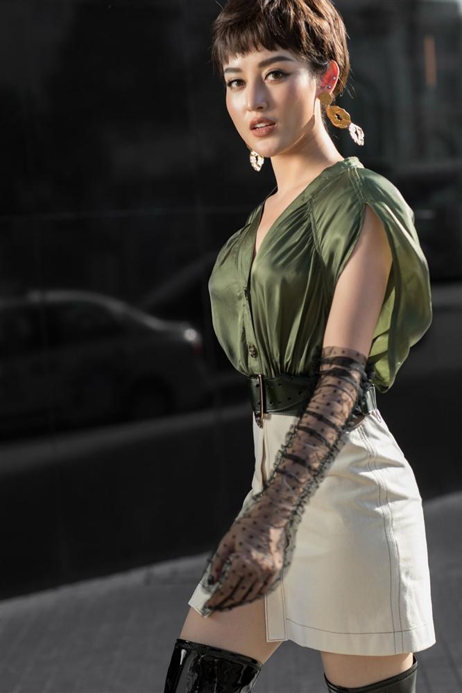 Huyền My chuyển sang phong cách cá tính bằng cách bắt chước HHen Niê xén tóc hết cỡ-5