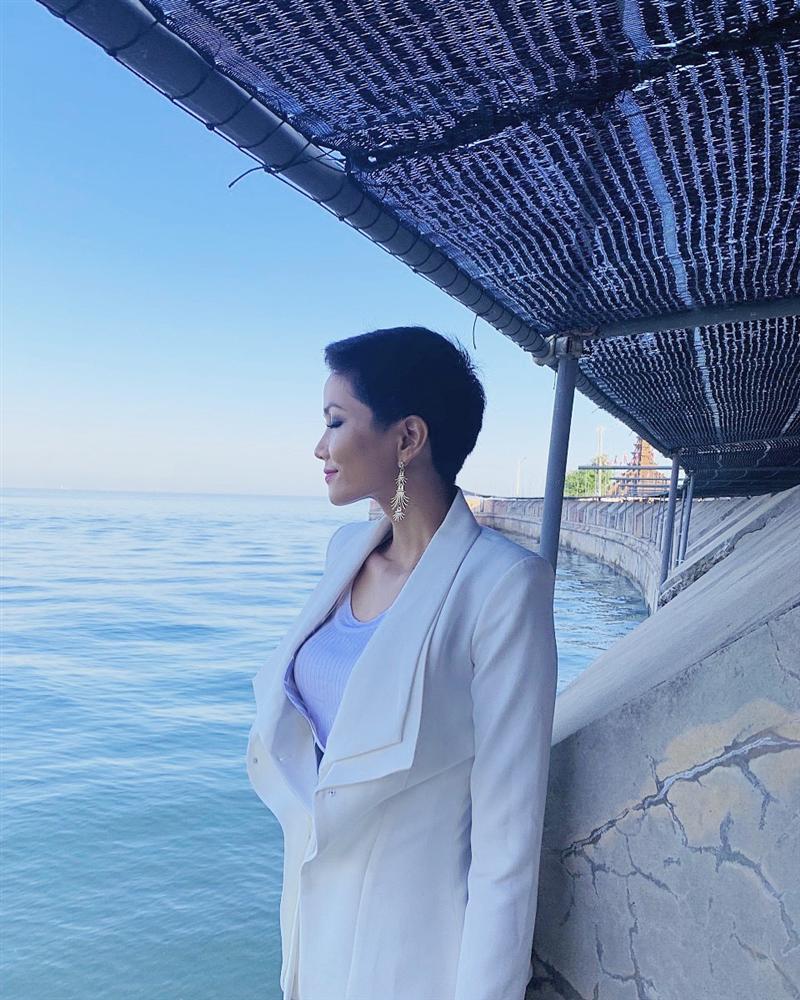 Cuối cùng HHen Niê cũng chịu mặc bikini khoe thân hình cực phẩm tại Miss Universe 2018-8