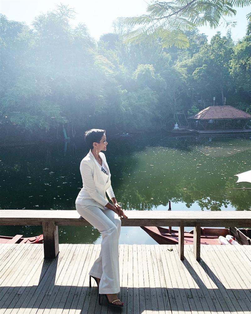 Cuối cùng HHen Niê cũng chịu mặc bikini khoe thân hình cực phẩm tại Miss Universe 2018-10