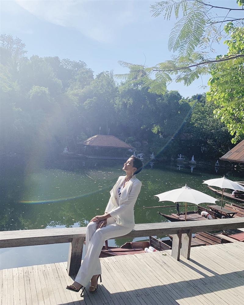 Cuối cùng HHen Niê cũng chịu mặc bikini khoe thân hình cực phẩm tại Miss Universe 2018-9