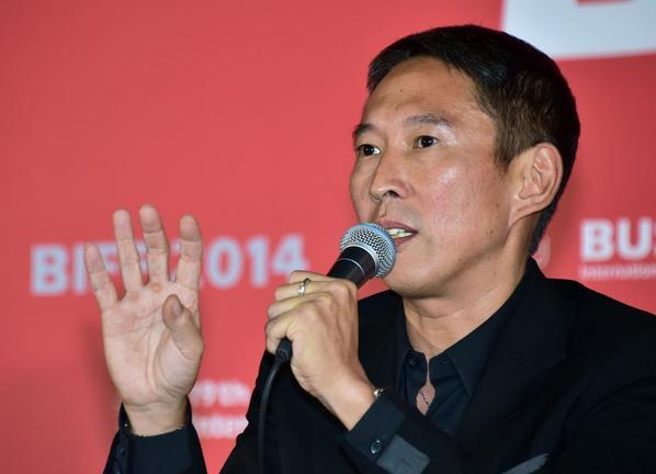 Tài tử Bao Thanh Thiên bị tố cưỡng hiếp: Yêu râu xanh từng phải cai nghiện sex - ép bạn diễn khỏa thân suốt 5 tiếng-1