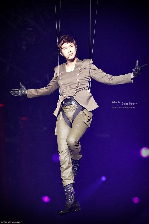 Thán phục tài mặc quần bó chịt đến ná thở của dàn mỹ nam Việt-10