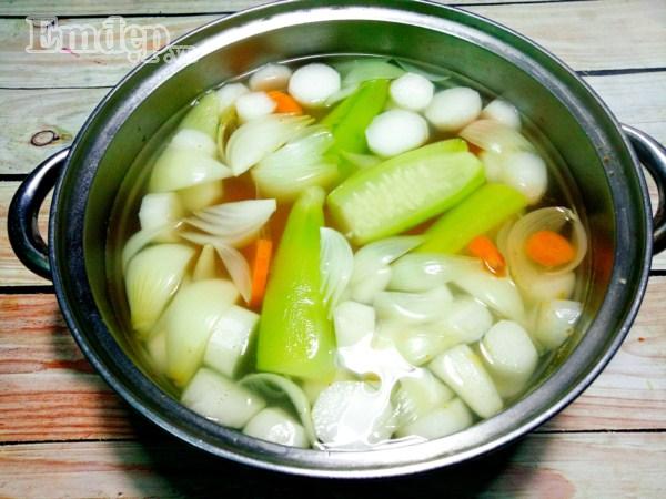 Cách nấu mì Quảng chay đơn giản cho ngày đầu tháng-8