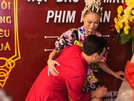 Chẳng bao giờ chịu 'hiền', Mai Ngô tiếp tục khiến fan 'ngã ngửa' với mái tóc thắt bím rết huyền thoại Chẳng bao giờ chịu 'hiền', Mai Ngô tiếp tục khiến fan 'ngã ngửa' với mái tóc thắt bím rết huyền thoại