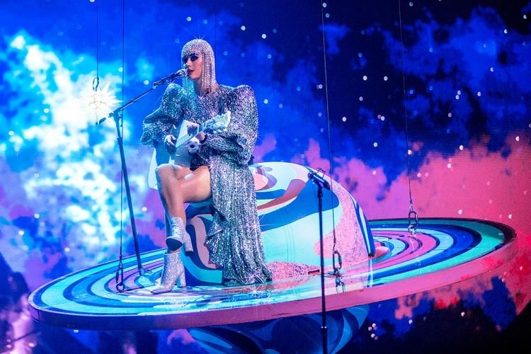 Sao Hollywood, chuyện vé ế - hủy show và ngàn lẻ một lí do bao biện đầy… tính nhân văn-9