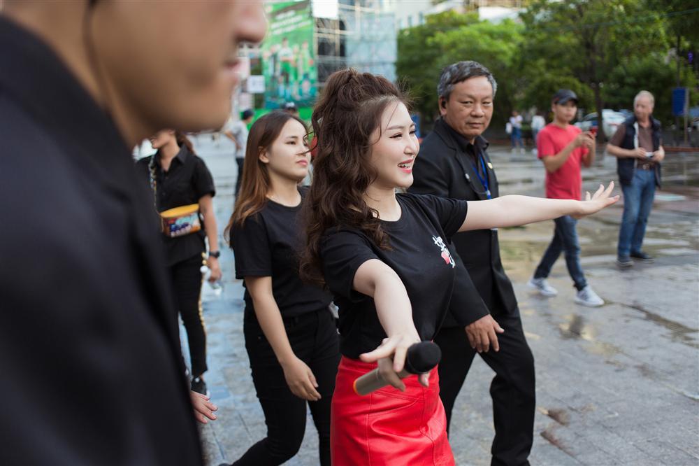 Hương Tràm tiết lộ viết thư tay cho Công Phượng trước trận đấu với Philippines nhưng không muốn làm người yêu của nam cầu thủ-2