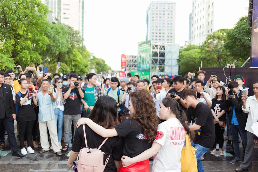 Hương Tràm tiết lộ viết thư tay cho Công Phượng trước trận đấu với Philippines nhưng không muốn làm người yêu của nam cầu thủ-3