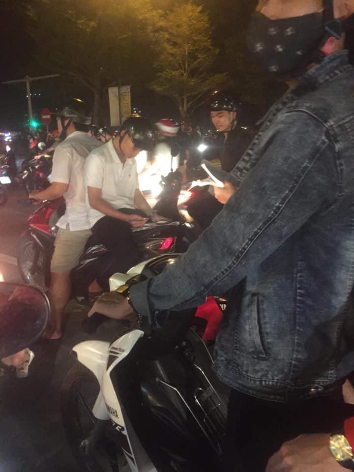 Vẫn biết có thể xuất hiện gái xinh lột đồ đi bão nhưng nhìn ảnh này nhiều người không shock không được-3