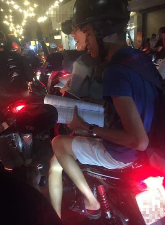 Vẫn biết có thể xuất hiện gái xinh lột đồ đi bão nhưng nhìn ảnh này nhiều người không shock không được-11