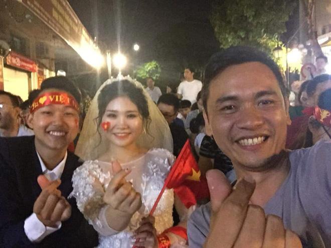 Vẫn biết có thể xuất hiện gái xinh lột đồ đi bão nhưng nhìn ảnh này nhiều người không shock không được-6