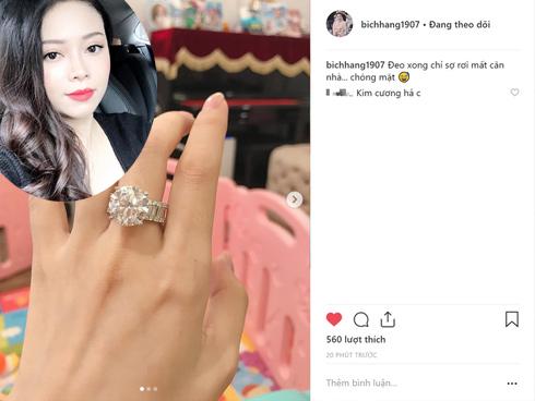 Tậu xong đồng hồ tiền tỷ - biệt thự, Hằng 'Túi' còn khoe nốt nhẫn kim cương trị giá bằng cả căn nhà trước khi đi đẻ