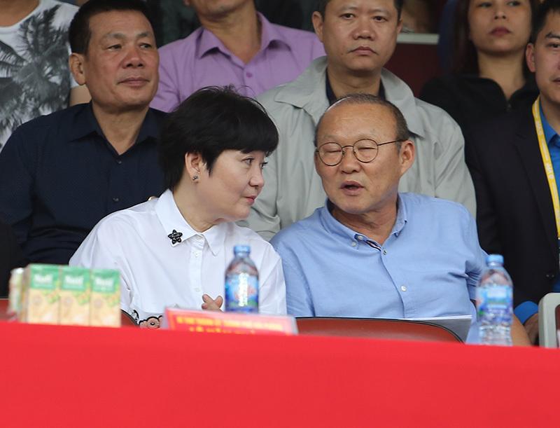 Chân dung người vợ tào khang luôn sát cánh cùng HLV Park Hang Seo đưa tuyển Việt Nam tỏa sáng-3