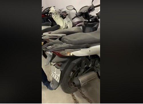 Người đàn ông đeo nhiều vàng nhất Việt Nam đi cổ vũ bóng đá gia thế khủng như nào?-4