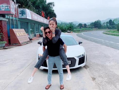 Cường Đô La hạnh phúc cõng Đàm Thu Trang, dân mạng trêu thiếu gia phố núi: 'Nhỏ mà có võ'