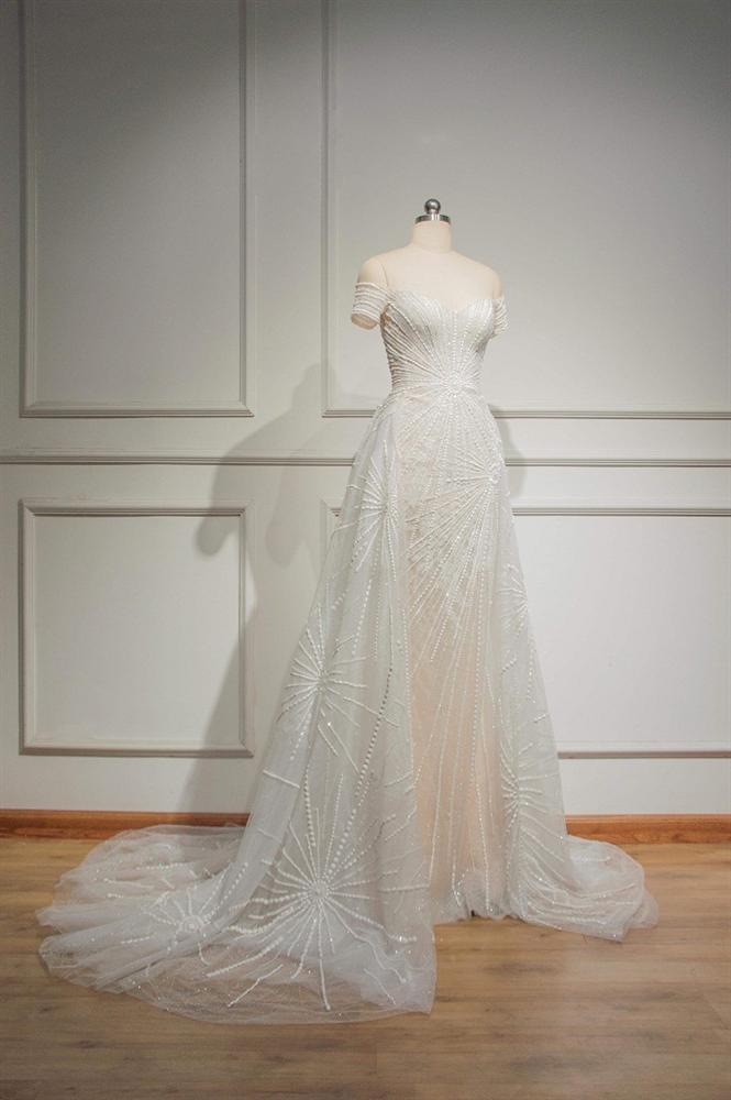 Lộ diện chiếc đầm trắng tinh khôi được Tiểu Vy mặc trong đêm chung kết Miss World 2018-4