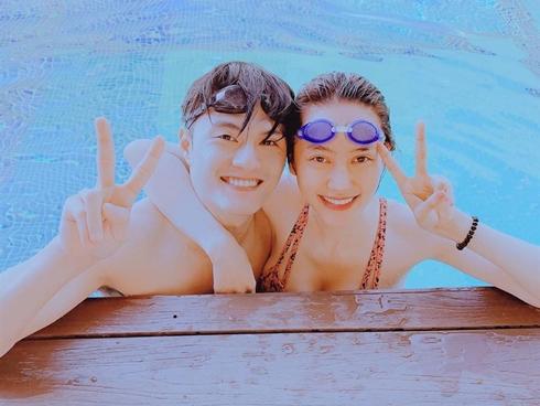 Phạm Quỳnh Anh vui vẻ thưởng thức món ngon hè phố giữa thời điểm bị nghi lơ đẹp Bảo Anh-12