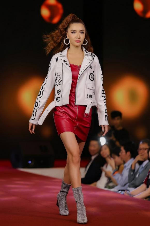 Đông Nhi thoát kiếp mặc xấu - Hương Giang Idol đẹp lu mờ người xung quanh với trang sức tiền tỷ-4