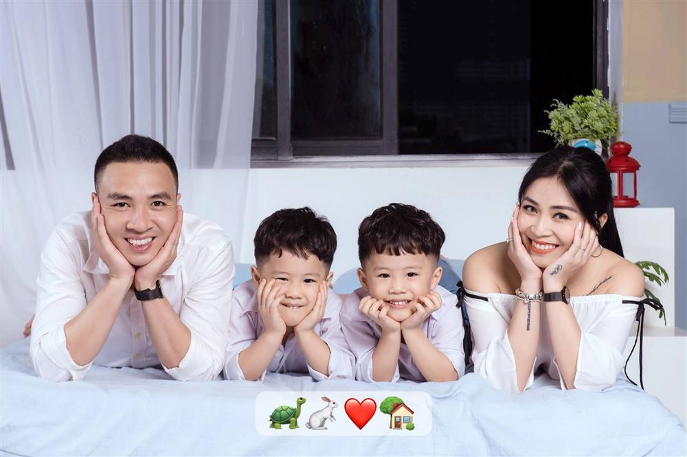 Vừa làm lành sau cơn giận ngút trời của vợ, ông xã BTV Hoàng Linh đã thể hiện sự lãng mạn đánh gục mọi chị em-5