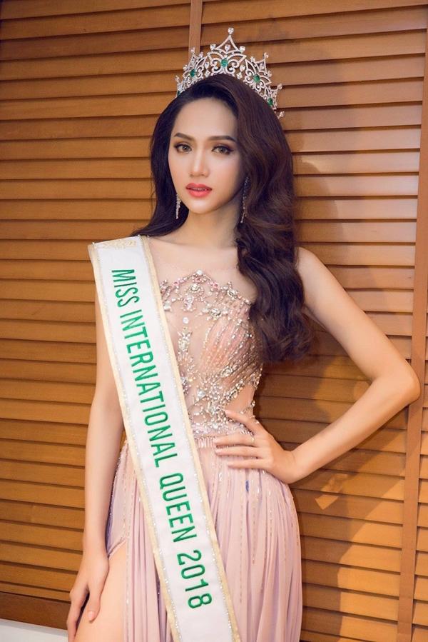 Hoa hậu Hương Giang sẽ có màn đọ sắc với mỹ nhân sở hữu khuôn mặt đẹp nhất thế giới-3
