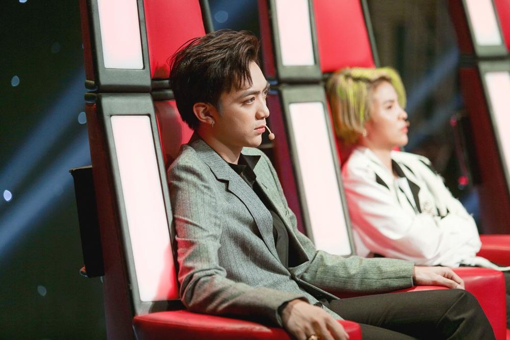 Soobin Hoàng Sơn bất đồng quan điểm với Hồ Hoài Anh trên ghế nóng-5