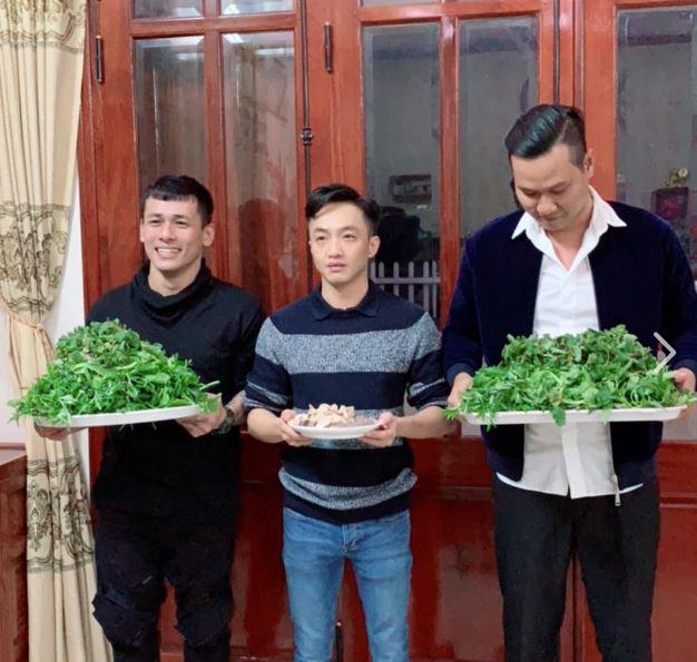 Sự thật ngã ngửa về hình ảnh Cường Đô La bê tráp tới nhà Đàm Thu Trang xin cưới-1