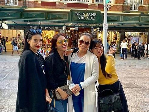 Vác bụng bầu vượt mặt theo Trường Giang đi diễn, Nhã Phương được ông xã cưng hơn trứng mỏng-5