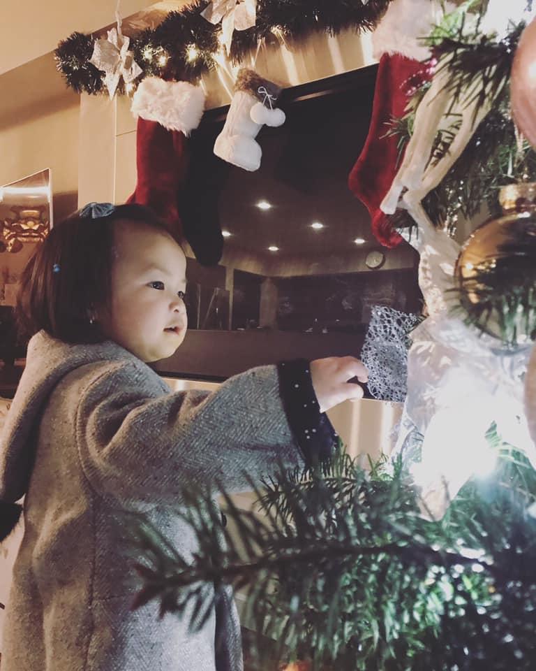 Ít khi khoe hình, nhiều người bất ngờ con gái ca sĩ Lam Trường mới 2 tuổi thôi mà đã có tướng mỹ nhân tương lai rồi-2