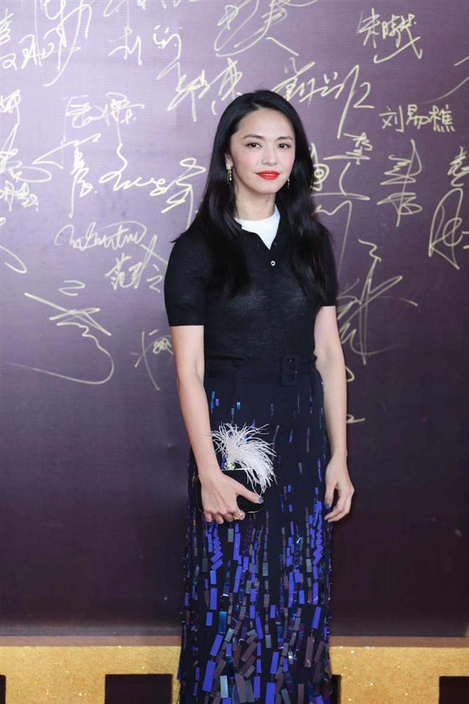 Cặp bạn thân trở mặt thành thù Đường Yên và Dương Mịch đẹp bất phân thắng bại trên thảm đỏ Hoa Biểu lần thứ 17-4