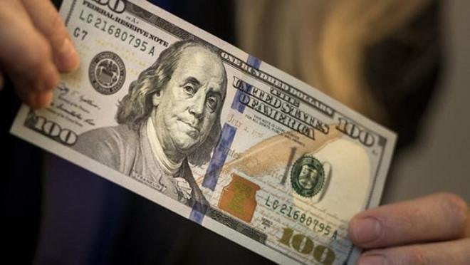 Một phụ nữ ở Nghệ An bị phạt 40 triệu đồng vì mua bán 100 USD-1