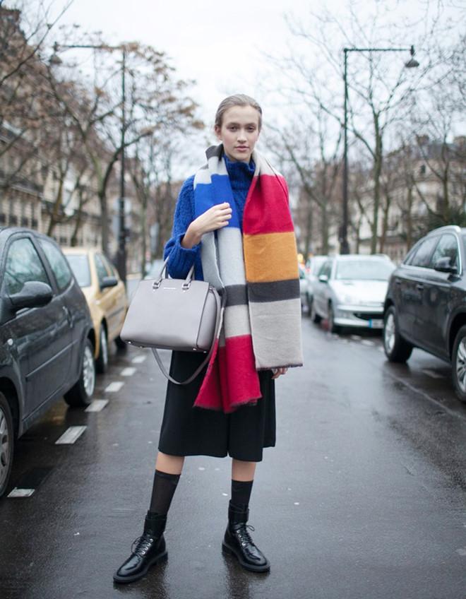 Học sao Việt cách kéo dài đôi chân như siêu mẫu với tủ quần áo sẵn có trong mùa đông giá lạnh-9