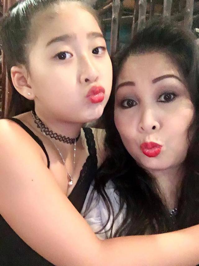 Hai con lớn giỏi giang, đa tài nhưng ít ai biết rằng nghệ sĩ Hồng Vân còn một cô út xinh xắn, nhiều tài lẻ không kém anh chị-3