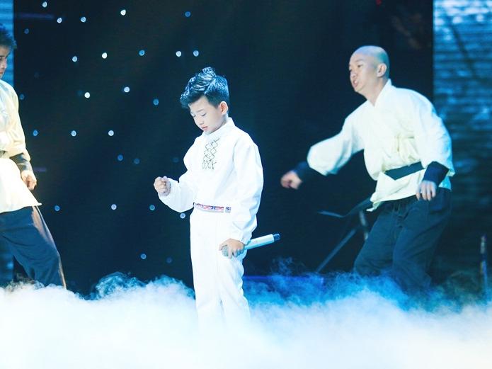 Sau khi gây sốt với Ngắm hoa lệ rơi, thí sinh bị cho là cài cắm vào The Voice Kids đắt show như ngôi sao-6