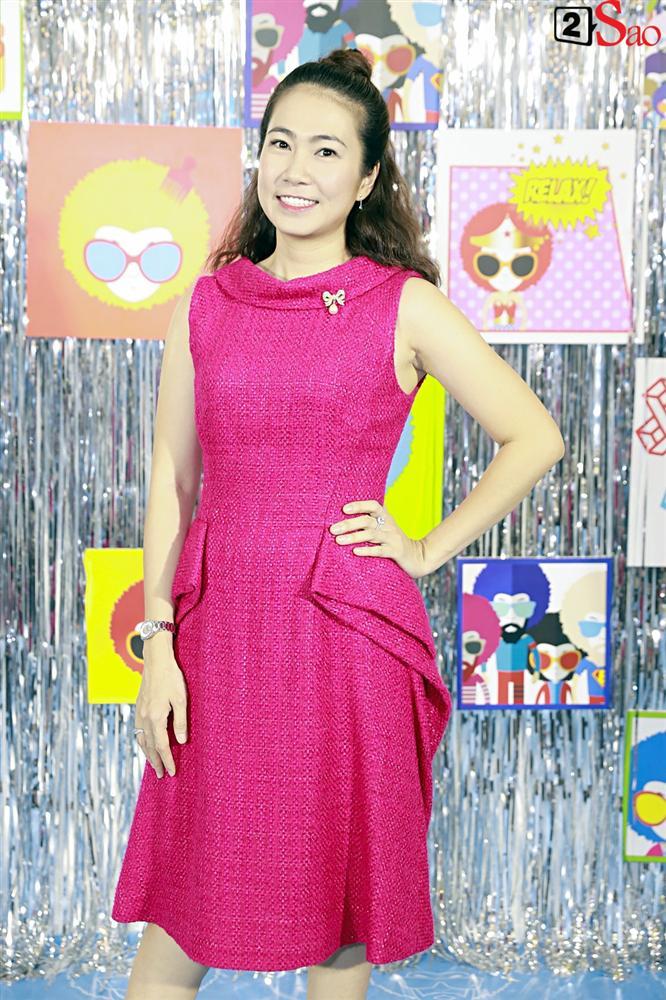 Chịu chơi như Trương Quỳnh Anh: thay 3 bộ váy liên tục, đặt hàng ca khúc riêng về bản thân-6