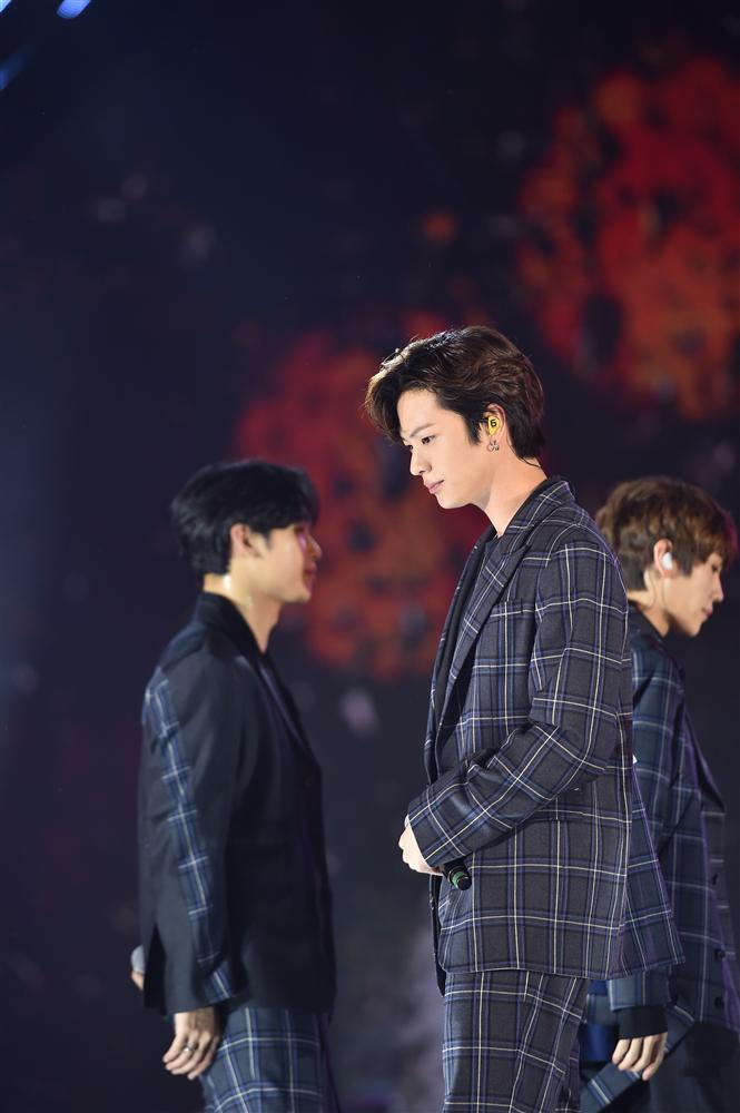 Bất chấp mưa lạnh, người hâm mộ vẫn quẩy hết mình với BTOB, Bích Phương, Soobin Hoàng Sơn-12