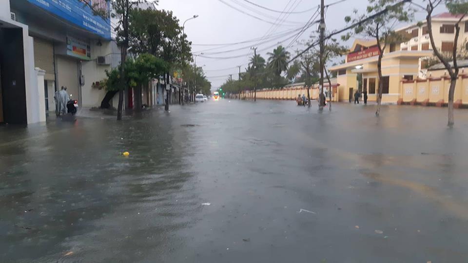 Đà Nẵng mưa cực to, ngập chưa từng có-12