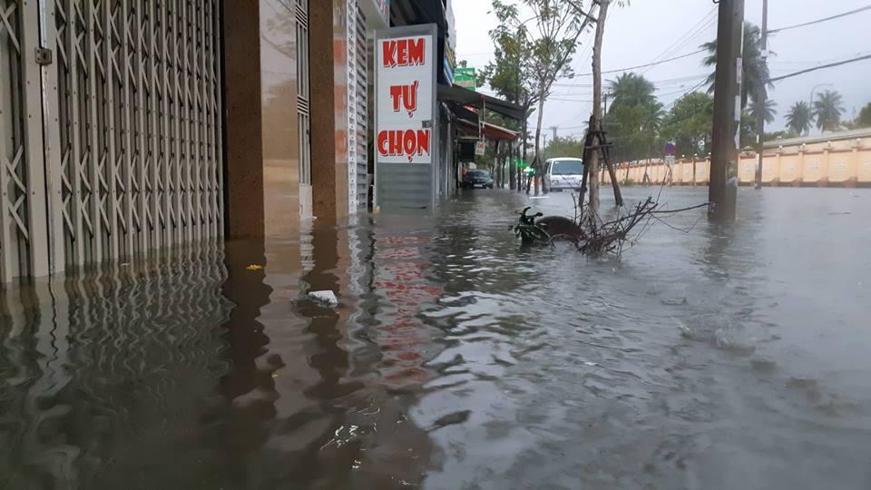 Đà Nẵng mưa cực to, ngập chưa từng có-13