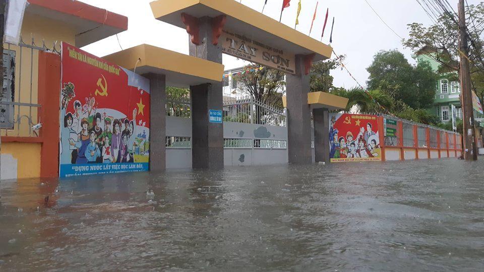 Đà Nẵng mưa cực to, ngập chưa từng có-15