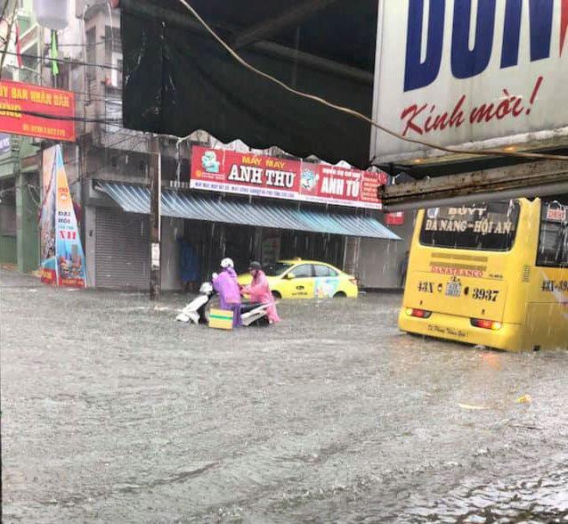 Đà Nẵng mưa cực to, ngập chưa từng có-20