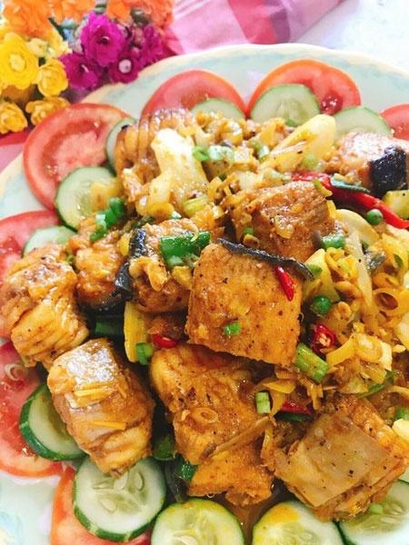 Làm cá đuối xào sả ớt thơm nức mũi hàng xóm-1